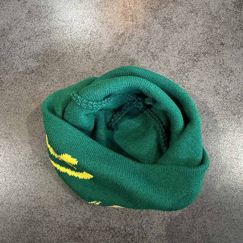 Gorro con estampado de rana de - Beanie Cuffed Knit reseña y precio
